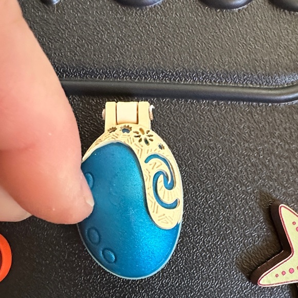 CROCS Moana Jibbitz Charms Set with Blue and Tan Accents - Picture 4 of 4